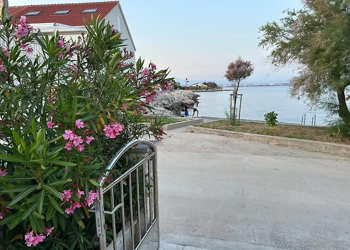 Beachfront House Ferienhaus *