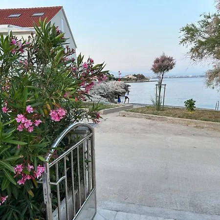 Beachfront House Дом отдыха *