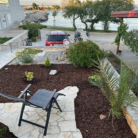 Beachfront House Дом отдыха