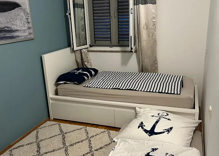 Beachfront House Дом отдыха Преко