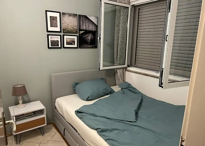 Beachfront House Дом отдыха Преко